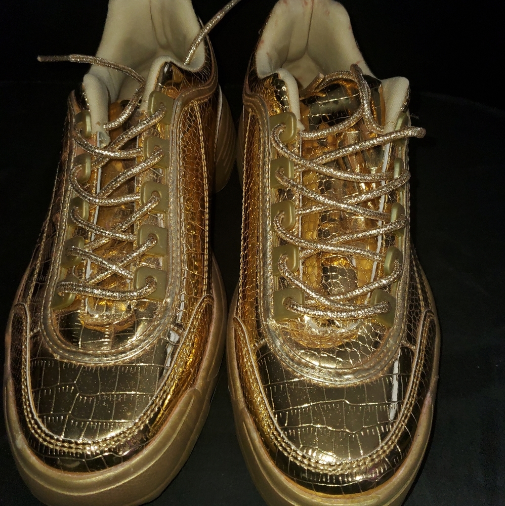 Fashion nova, size 8, gold chrome color